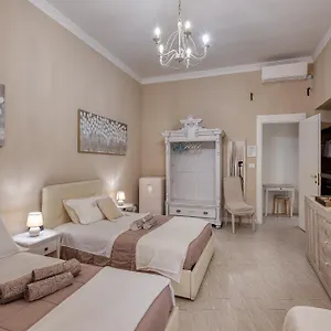 your-house-rooms.hotelitalianriviera.com/