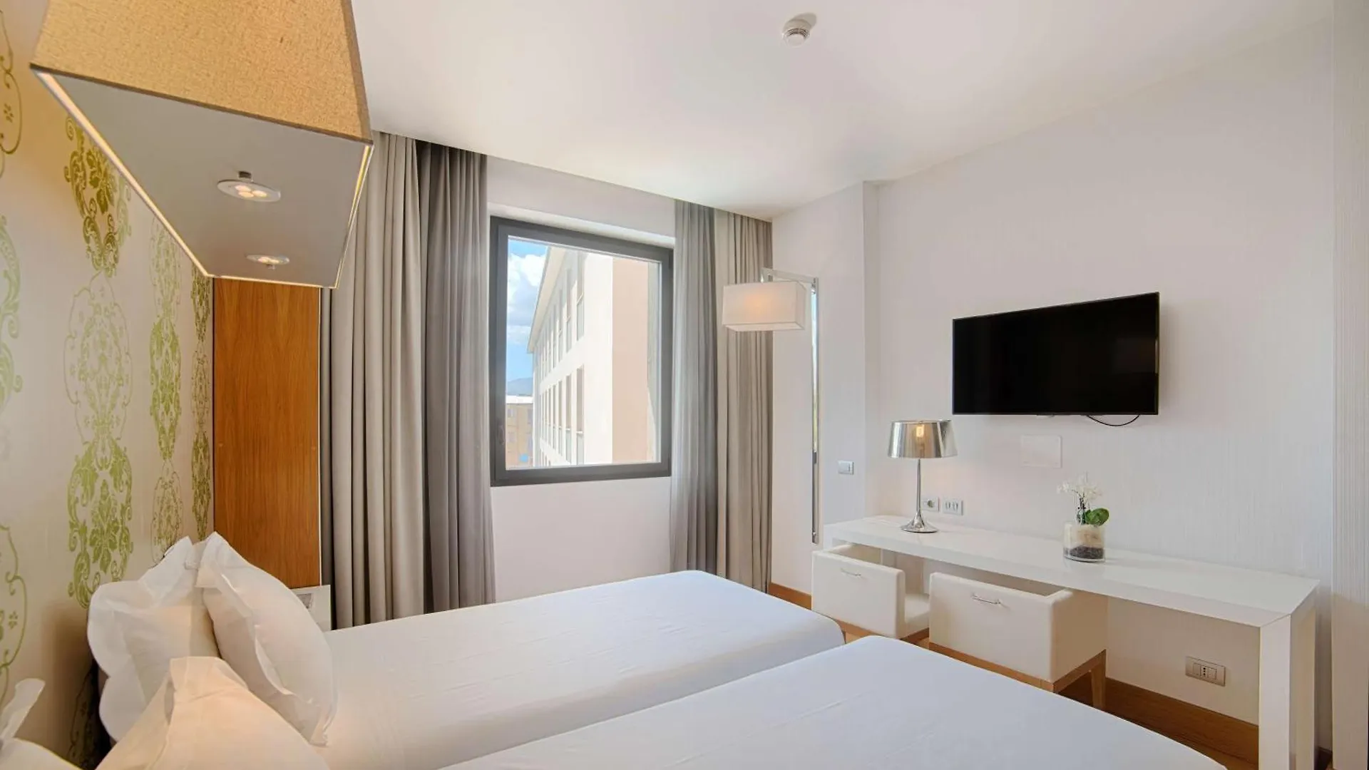 Nh Palermo Hotel 4*,